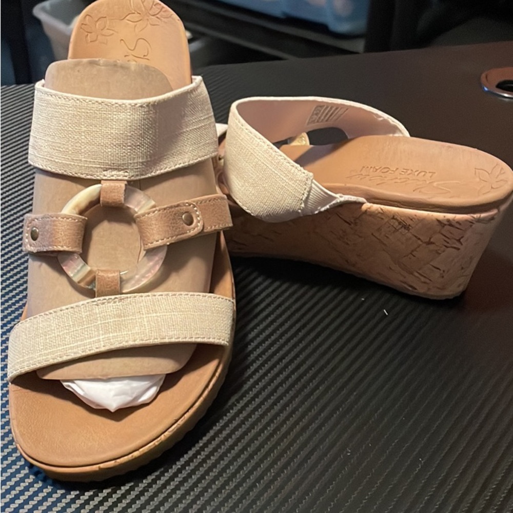 NEW! Skecher’s Luxe Foam Wedges